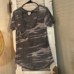 White Crow v-neck camo t-shirt